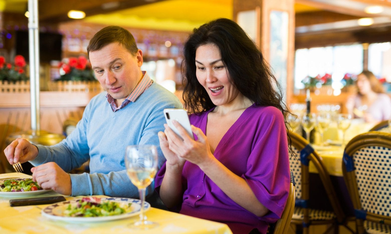 How to deal with phone snubbing at work